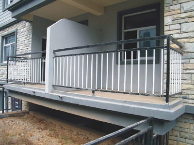 陽臺(tái)護(hù)欄一般多高？