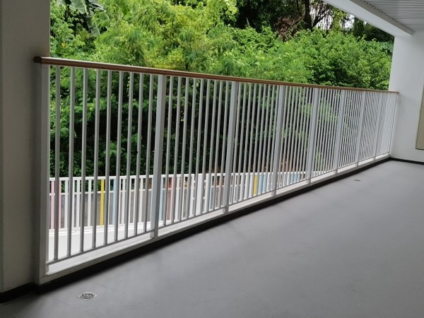 福田翠灣幼兒園鐵藝樓梯護(hù)手與圍欄展示