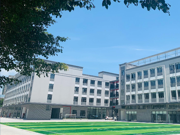 深圳市濱海高級(jí)中學(xué)鐵藝圍欄、護(hù)欄、樓梯護(hù)手場(chǎng)景鑒賞