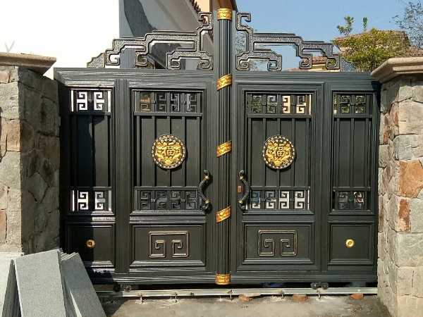 那么多種材質(zhì)的門為什么要選擇鋁藝門