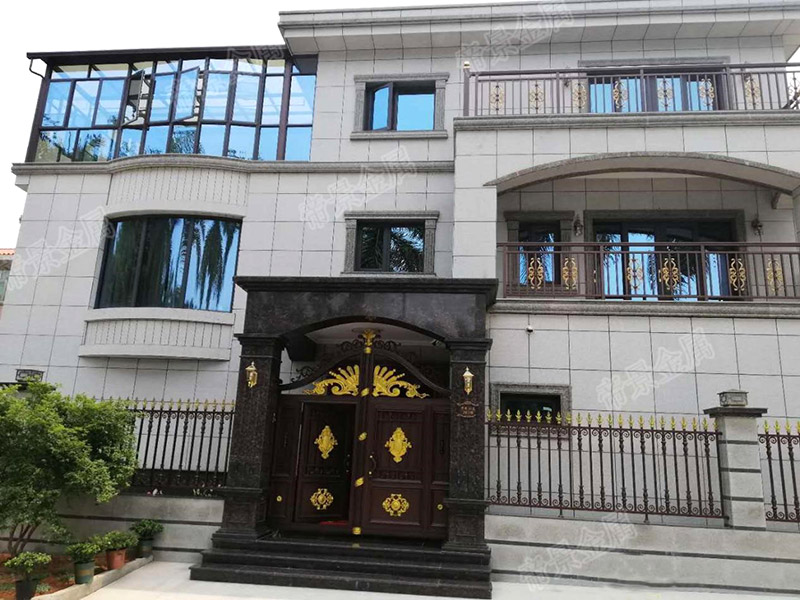 喬苑山莊別墅陳總定制鋁藝陽臺護欄