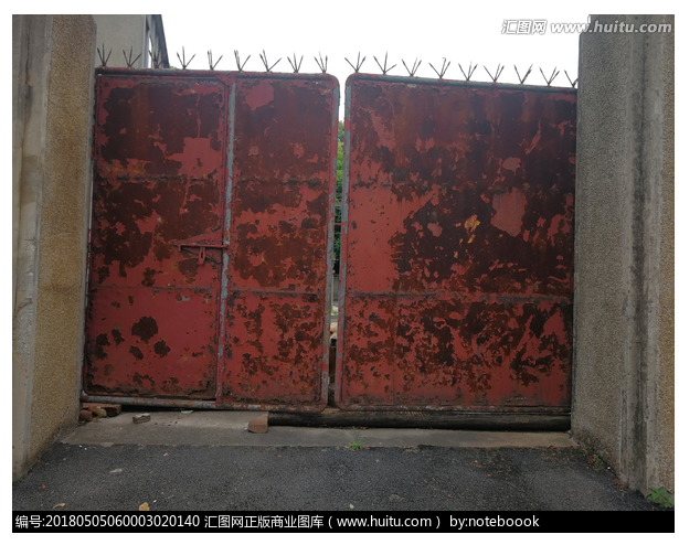 生銹鐵門