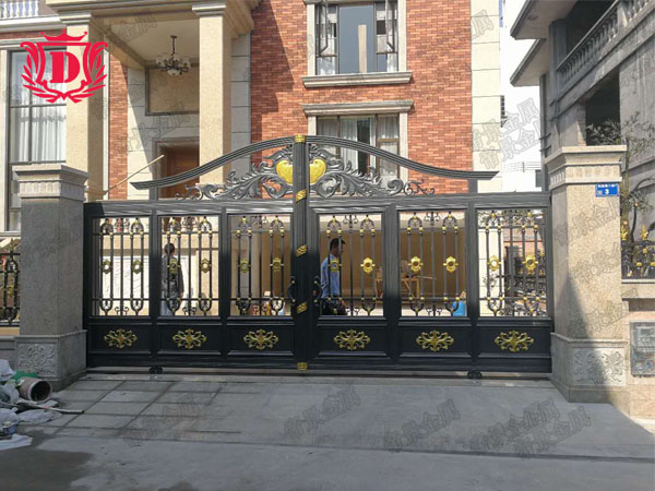 桑園凱旋居別墅客戶(hù)定制別墅鋁藝大門(mén)