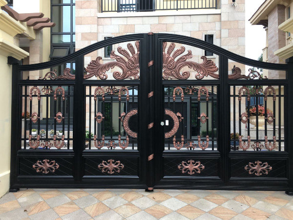 深圳高爾夫張總別墅鋁藝大門(mén)、鋁藝護(hù)欄智慧選擇帝景園護(hù)外鋁藝產(chǎn)品