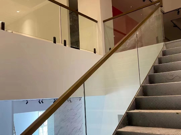 玻璃樓梯扶手