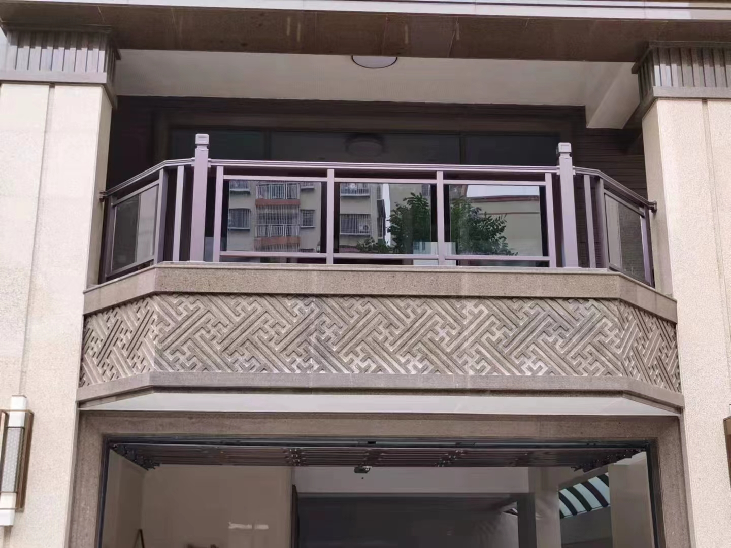 鋁藝玻璃護(hù)欄