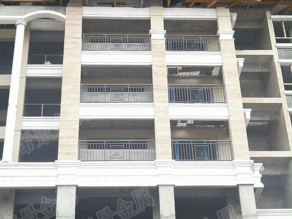 與中建一局合作的鍍鋅欄桿項(xiàng)目施工中