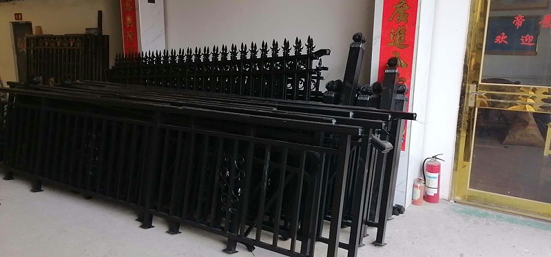 鋁藝欄桿到貨待描金